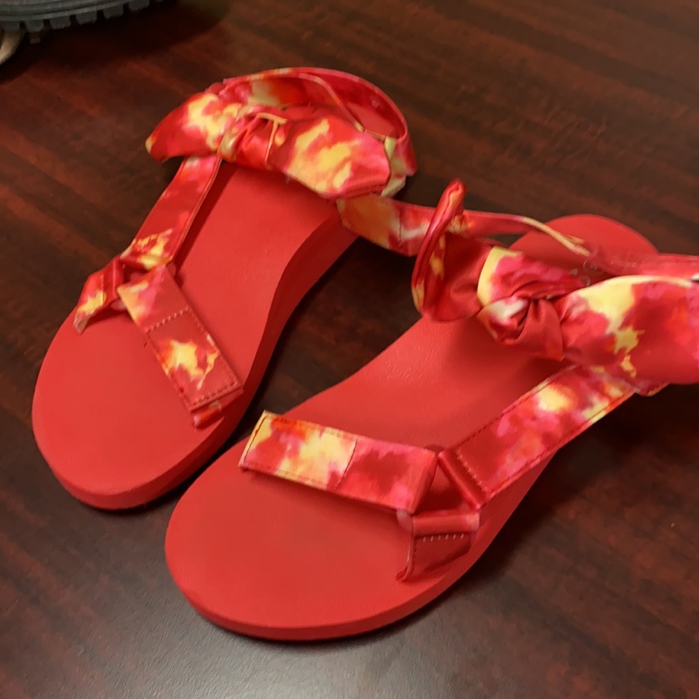 Red Sandals - Picture 2 of 4